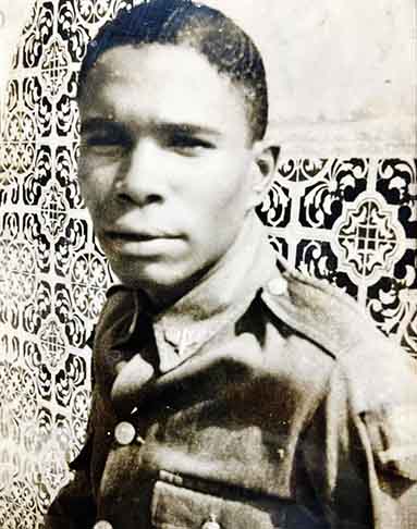 Pé quente, o intérprete fez sua estreia da melhor forma possível. Em 1976, disputou as eliminatórias de samba e venceu. Assim, estreou no estúdio cantando o samba de sua autoria, e a Beija-Flor ainda foi campeã pela primeira vez com Sonhar com Rei Dá Leão.