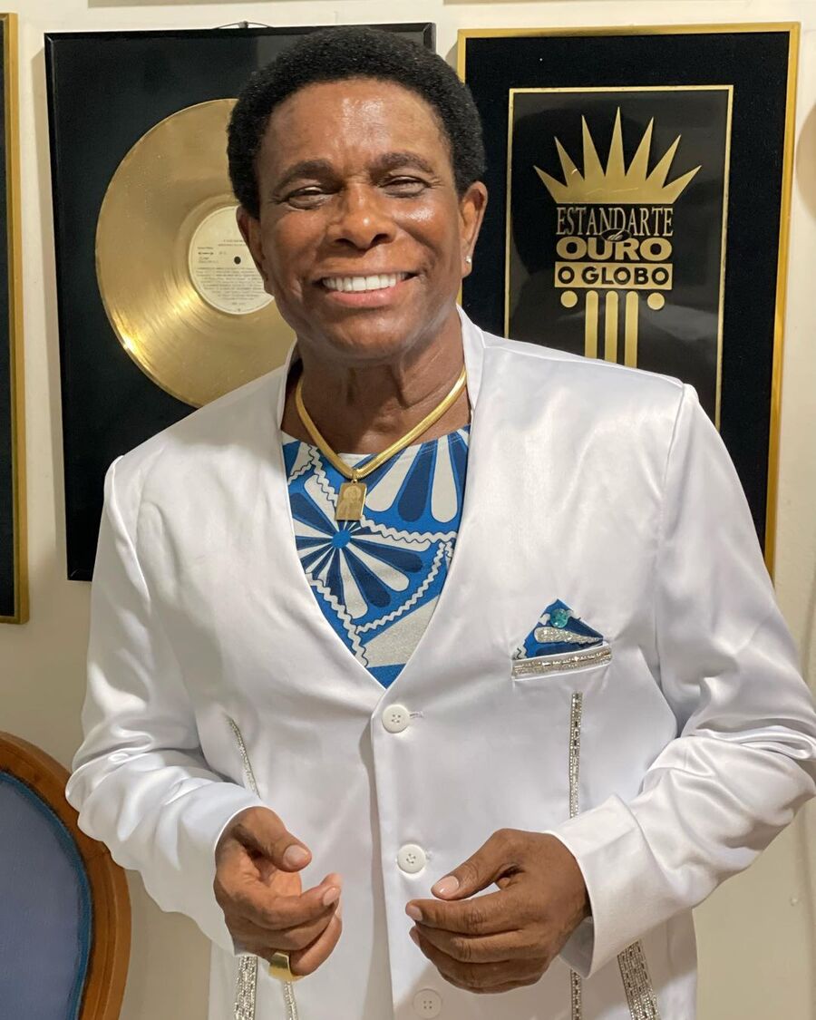 Além disso, o icônico cantor será tema de um documentário produzido pela Globoplay, com estreia prevista para acontecer ainda em 2025. Segundo José Junior, criador e produtor do conteúdo, a atração contará a trajetória de Neguinho com imagens de arquivo inéditas e registros dos últimos momentos do intérprete à frente da escola de samba de Nilópolis.

