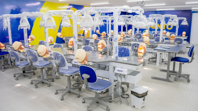A UniAteneu oferta a graduação em Odontologia na unidade Lagoa de Messejana e Harmony – Bezerra de Menezes 