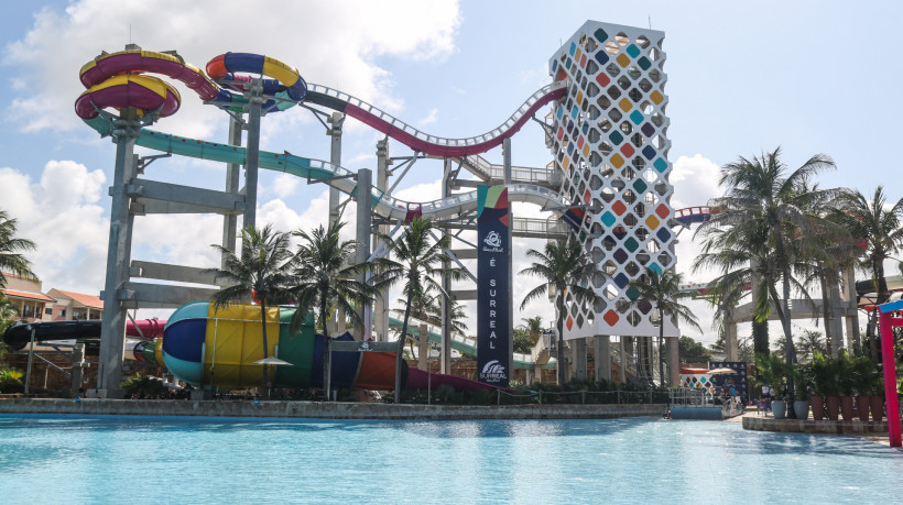  Localizado em Aquiraz, a 17 km de Fortaleza/Ceará, o complexo turístico Beach Park é uma das opções de lazer mais procuradas pelos viajantes no país inteiro