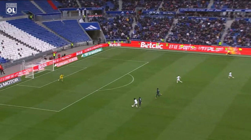 Thiago Almada marca primeiro gol pelo Lyon