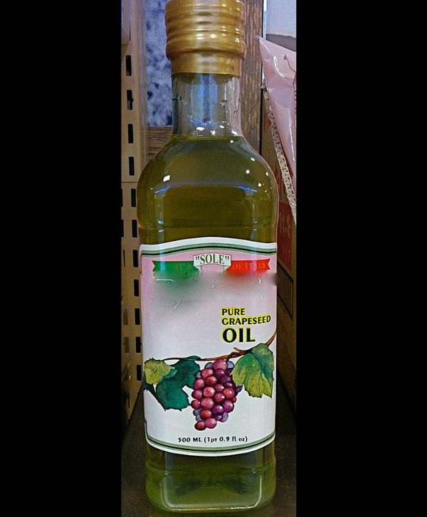 Óleo de Uva - É leve, rico em vitamina E e ácidos graxos poli-insaturados, beneficiando a saúde cardiovascular. É excelente para saladas, marinadas e assados leves, além de ser usado em cosméticos, como hidratantes para a pele e cabelos.