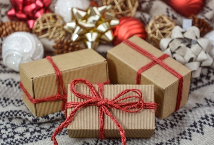 O importante é que os itens de uso pessoal sejam compatíveis com a viagem, tanto em quantidade quanto em natureza. Isso significa que objetos como lembrancinhas, por exemplo, não são considerados de uso pessoal, pois são adquiridos para presente e não para uso próprio durante a viagem.