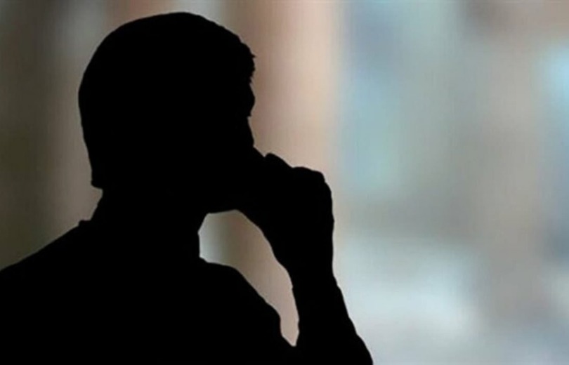 Uma denúncia anônima foi feita à polícia após a família ficar sem contato com o homem e notar as movimentações financeiras atípicas na conta da vítima. Equipes da PM localizaram a casa feita de cativeiro e encontraram no imóvel documentos de outras possíveis vítimas do golpe