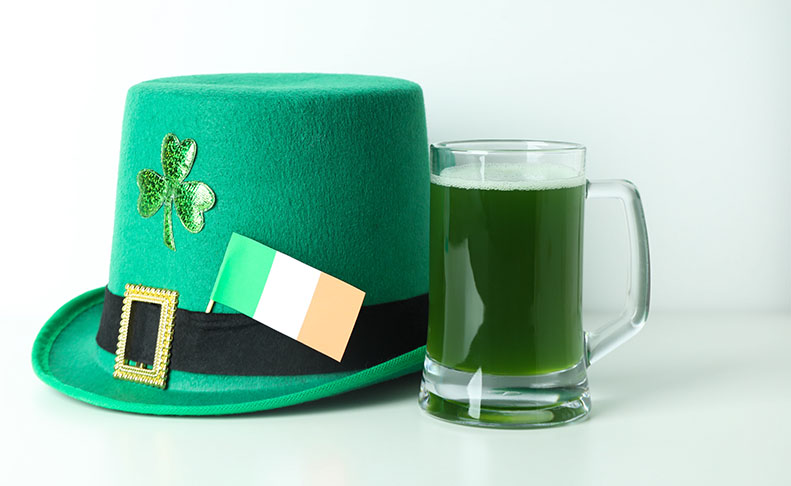 Essa mistura de sagrado e profano caiu no gosto popular e mesmo quem não é devoto homenageia São Patrício em benefício próprio: com uma cervejinha de primeira linha. 