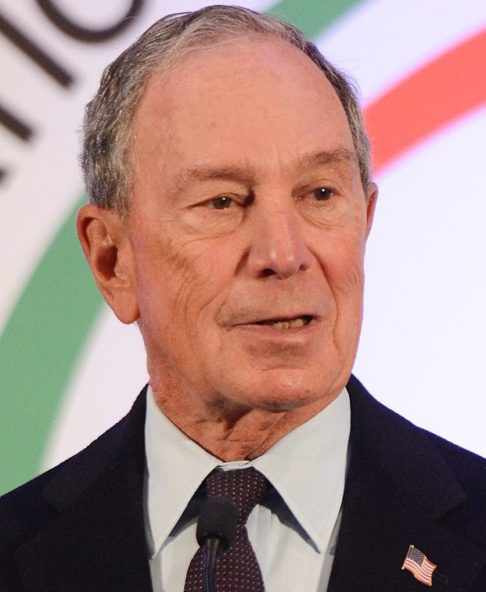 15º) Michael Bloomberg (patrimônio de US$ 103,4 bilhões) - Fundador da Bloomberg LP, empresa de dados financeiros. Ex-prefeito de Nova York e grande doador para causas sociais e políticas.