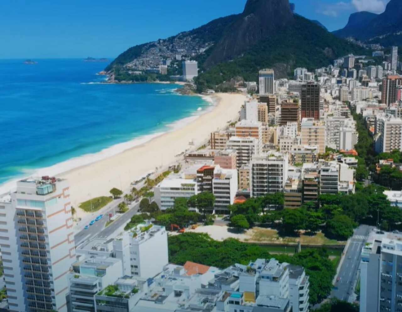 Uma lista com as 100 melhores praias do mundo foi revelada recentemente no livro “Best Beaches in the World” (“Melhores Praias do Mundo”, em português). Confira o ranking das 20 melhores praias do planeta, publicado pela “Lonely Planet”! Ipanema, no Rio de Janeiro, ficou num honroso segundo lugar!
