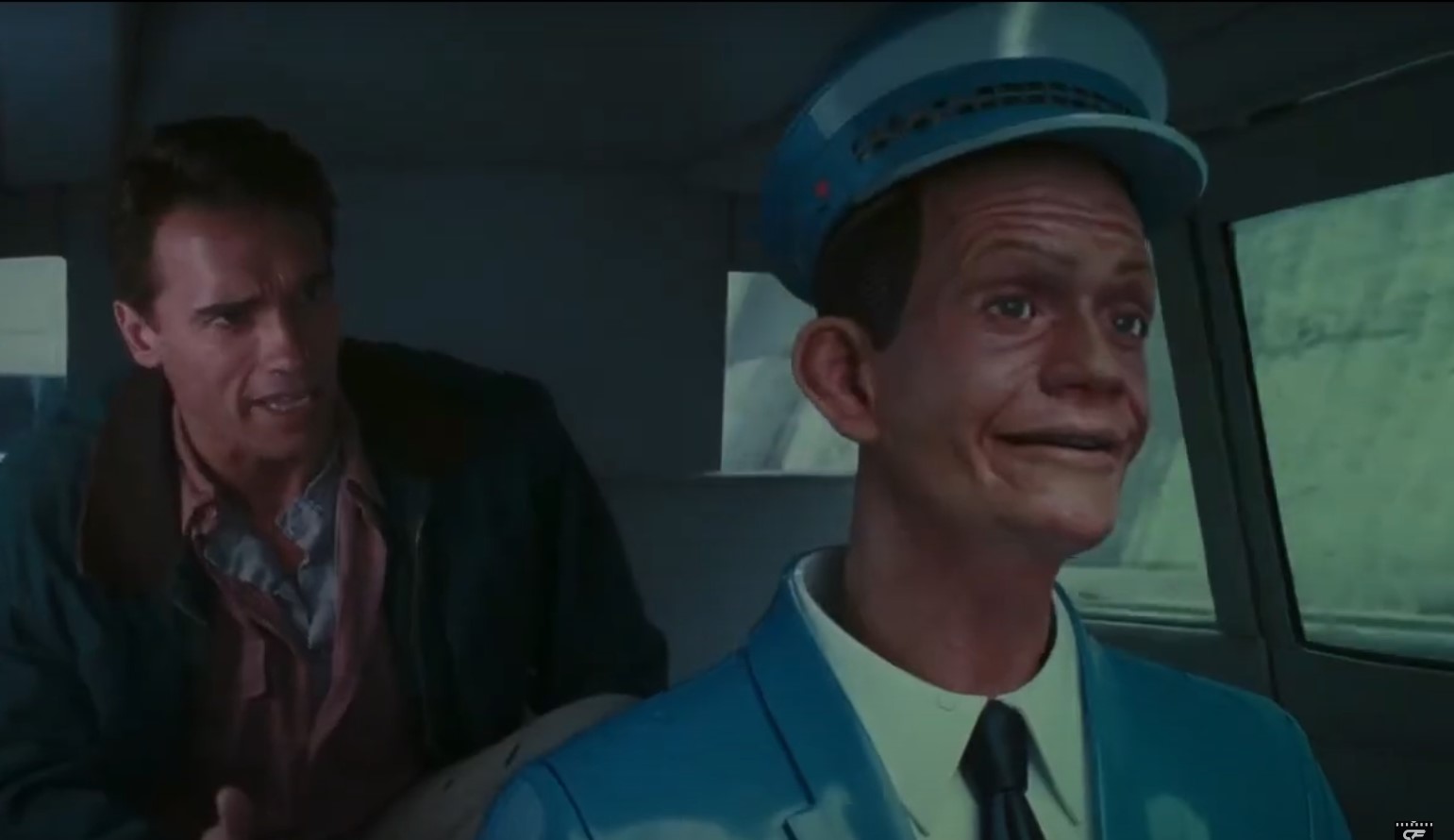 O Vingador do Futuro (1990) – Dir: Paul Verhoeven
Johnnycab é um robô taxista que conduz passageiros em Marte, aparecendo em cenas cômicas do filme. Com Arnold Schwarzenegger e Sharon Stone, a história acompanha um homem que descobre que sua memória foi alterada, embarcando em uma jornada cheia de reviravoltas. - Reprodução
