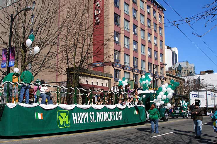  St. Patrick’s Day é comemorado em diversos países, especialmente naqueles com grandes comunidades irlandesas, como Estados Unidos, Canadá e Austrália.