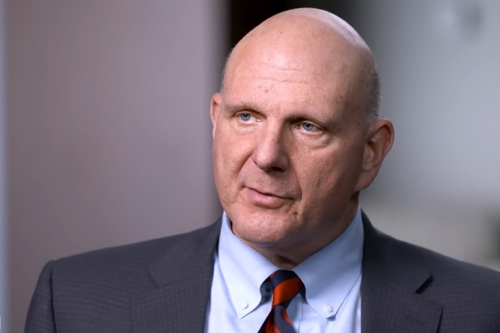 7º) Steve Ballmer (patrimônio de US$ 157,4 bilhões) - Ex-CEO da Microsoft (2000-2014), ajudou a consolidar a empresa no mercado de software. Hoje, é dono do time de basquete Los Angeles Clippers.