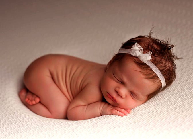 8º) Aurora - De origem latina, significa alvorada, aquela que brilha como o nascer do sol. É um nome que representa um novo começo e a esperança.