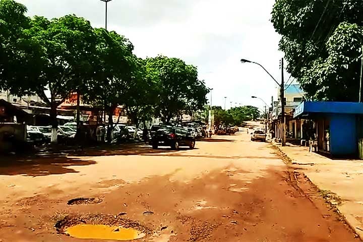 Oiapoque (AP) - 42,46 pontos -  Geograficamente isolada, com infraestrutura precária de transporte e comunicação. Desafios na saúde pública, principalmente em comunidades ribeirinhas. Conflitos relacionados à imigração e mineração ilegal.
