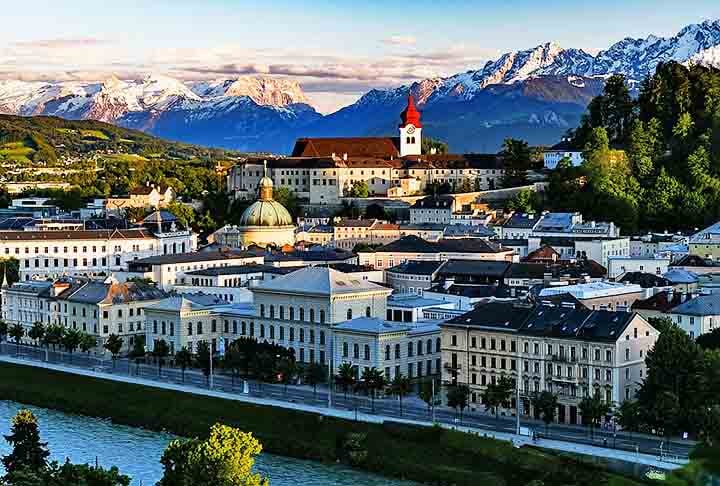Não tão comentada entre os brasileiros, a cidade de Salzburgo é uma das mais belas da Áustria. Com sua arquitetura barroca, paisagens alpinas e rica herança musical, encanta visitantes com atrações exuberantes. Siga aqui com o Flipar para conhecer mais sobre a cidade natal de Mozart!