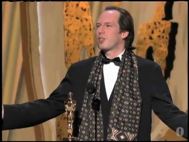 Hans Zimmer já foi indicado ao Oscar 12 vezes, vencendo 2 estatuetas por O Rei Leão (1994) e Duna (2021). Além disso, recebeu 4 Grammys, 3 Globos de Ouro e 3 BAFTAs, sendo um dos compositores mais premiados do cinema. Veja alguns filmes marcantes de sua carreira
