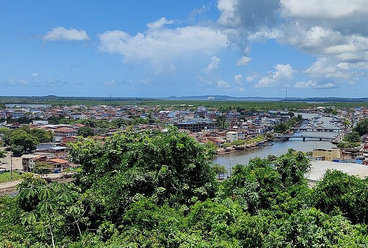 Uma delas morava na cidade de Valença (foto), e a outra em Camamu, ambas localizadas no estado da Bahia.