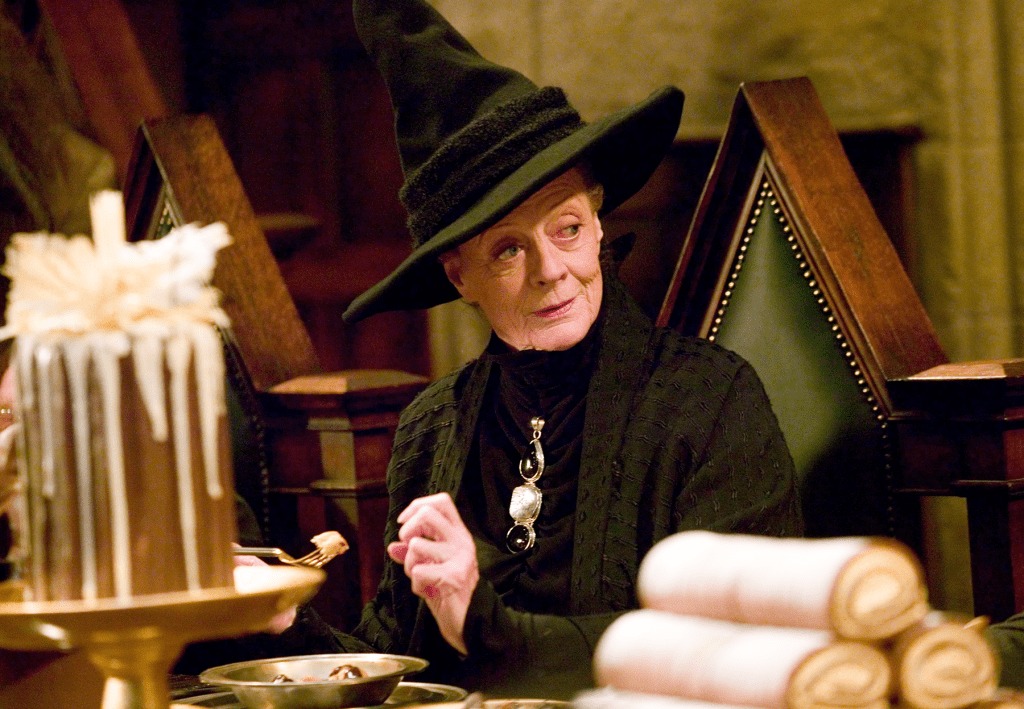 Minerva McGonagall (Maggie Smith) – Professora de Transfiguração e vice-diretora de Hogwarts. Justa e exigente, é uma das defensoras mais leais da escola e de seus alunos.
