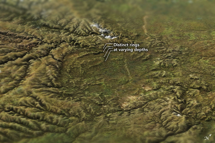 Sibéria (Rússia) - A Cratera de Popigai se formou há 35,7 milhões de anos e hoje já se sabe que o asteroide tinha 8 km de diâmetro, causando um grande derretimento de rochas. Um geoparque funciona hoje no local.  