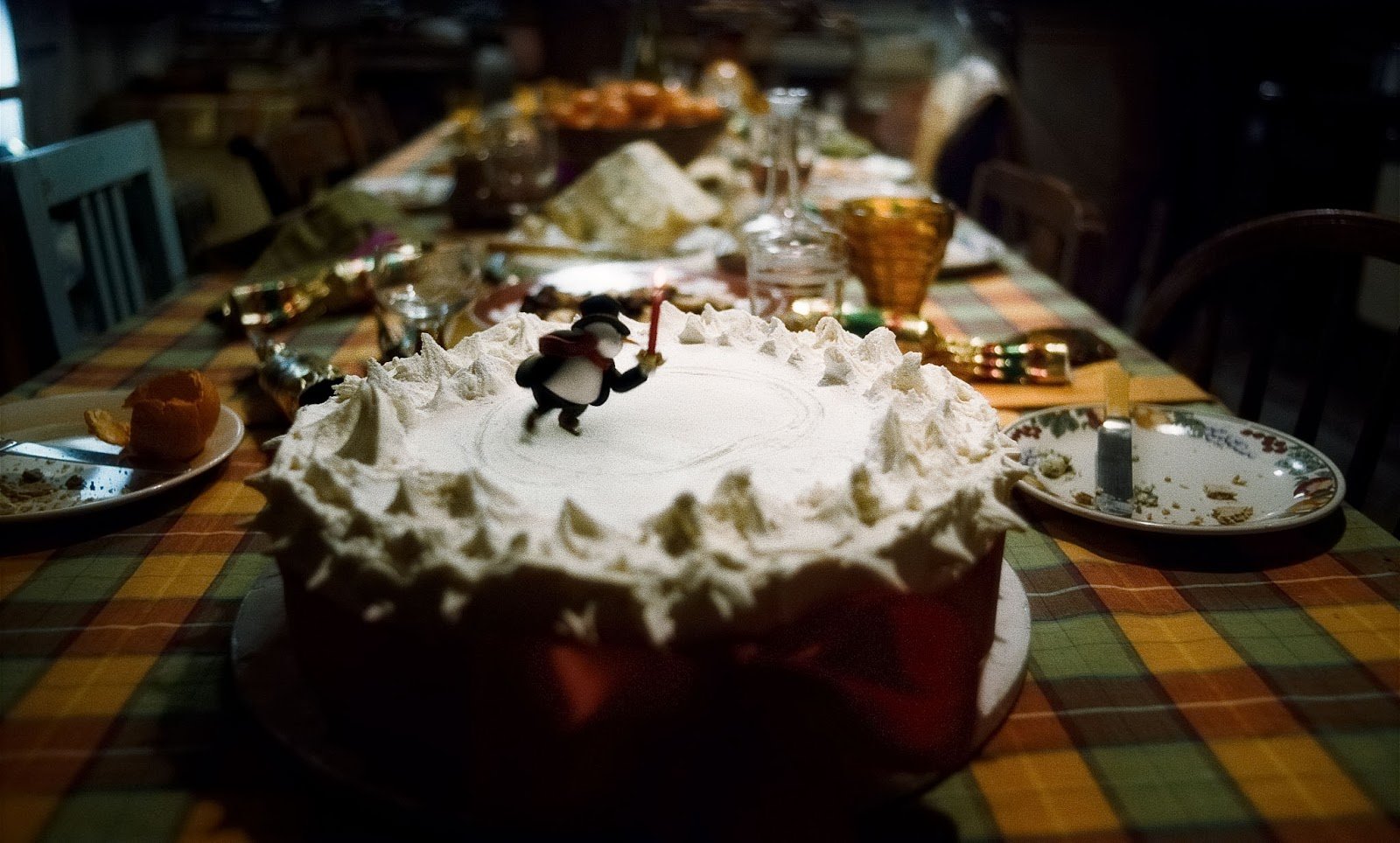 Pudim de Natal de Hogwarts – Sobremesa tradicional servida nos banquetes natalinos. Frequentemente decorado com azevinho e às vezes contendo feitiços surpresa.