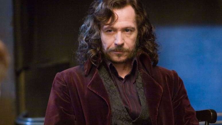 Sirius Black (Gary Oldman) – Padrinho de Harry, inicialmente tido como um traidor. Na verdade, é um aliado valioso na luta contra Voldemort, mas carrega um passado trágico.
