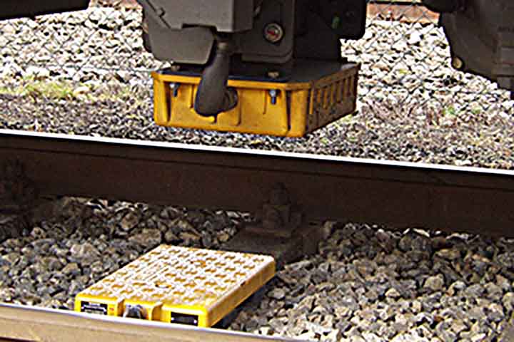 Além disso, o sistema de segurança ferroviário belga, chamado TBL (Transmission Balise-Locomotive), que deveria impedir que trens passassem por sinais vermelhos, não estava funcionando de maneira eficaz naquele trecho da linha.