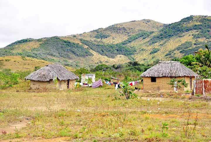 O ponto mais ao norte do Brasil fica situado em Uiramutã. Trata-se do Monte Caburaí, na Serra do Caburaí, com 1.456 metros de altitude.
