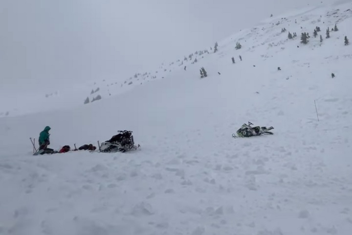 Apesar de estar lúcido e respirando bem, o homem já apresentava sinais iniciais de hipotermia quando foi encontrado.
