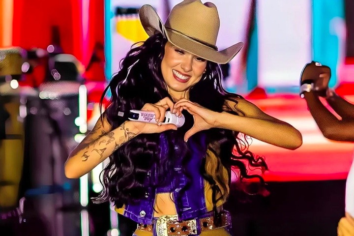 Ana Castela vive um momento especial na carreira. No fim de 2024, ela faturou seu primeiro Grammy Latino. Em entrevista, a cantora comentou sobre os próximos passos profissionais e a possiblidade de migrar para o pop.