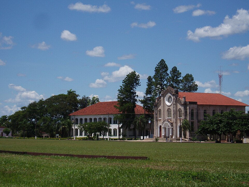 Bela Vista (Brasil) / Bella Vista Norte (Paraguai)
As cidades-irmãs compartilham tradições gaúchas, como o chimarrão e a música nativista