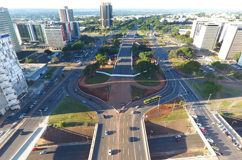 Brasília (Brasil) – 2.852.372 habitantes. Capital do Brasil, Brasília destaca-se por seu planejamento urbano e arquitetura moderna, com obras de Oscar Niemeyer, como a Catedral Metropolitana e o Congresso Nacional. - Gabriel Jabur/Agência Brasília.