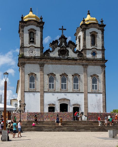 Não menos importante, a Igreja do Bonfim, é um importante local de peregrinação, famosa por suas fitinhas coloridas que representam pedidos e agradecimentos.