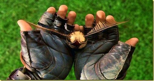 Pomo de Ouro – Bola encantada do Quadribol que guarda memórias ou segredos importantes. O de Harry contém a Pedra da Ressurreição, dada a ele por Dumbledore.