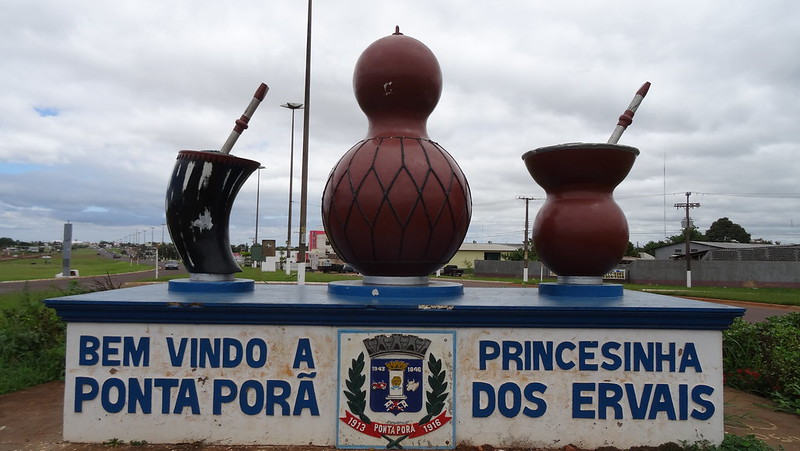 Ponta Porã (Brasil) / Pedro Juan Caballero (Paraguai)
Possuem uma fronteira seca, sem barreiras físicas, permitindo a livre circulação de moradores.
