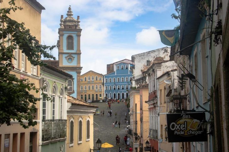 A seleção é baseada em critérios como originalidade, dedicação à construção de um ambiente sustentável e adesão aos princípios de sustentabilidade.