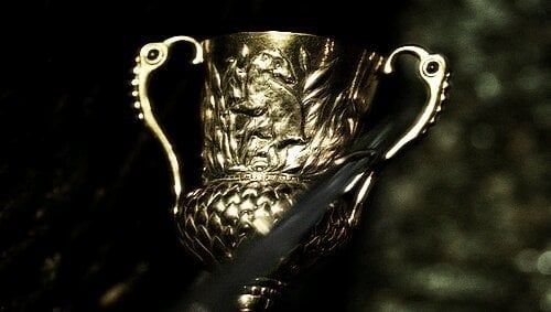 Taça de Helga Lufa-Lufa – Uma das Horcruxes de Voldemort, pertencente a Helga Lufa-Lufa. Guardada no cofre dos Lestrange, é destruída por Hermione no último filme.
