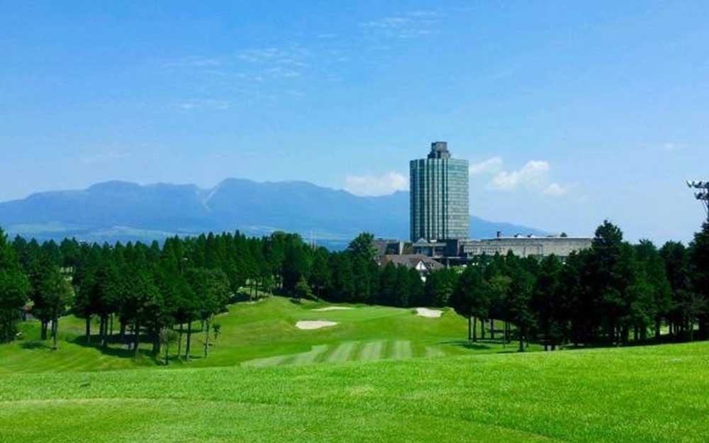 Ubuyama (Kumamoto): Localizada na região de Aso, possui aproximadamente 1.500 habitantes. Destaca-se por suas paisagens montanhosas e fontes termais.
