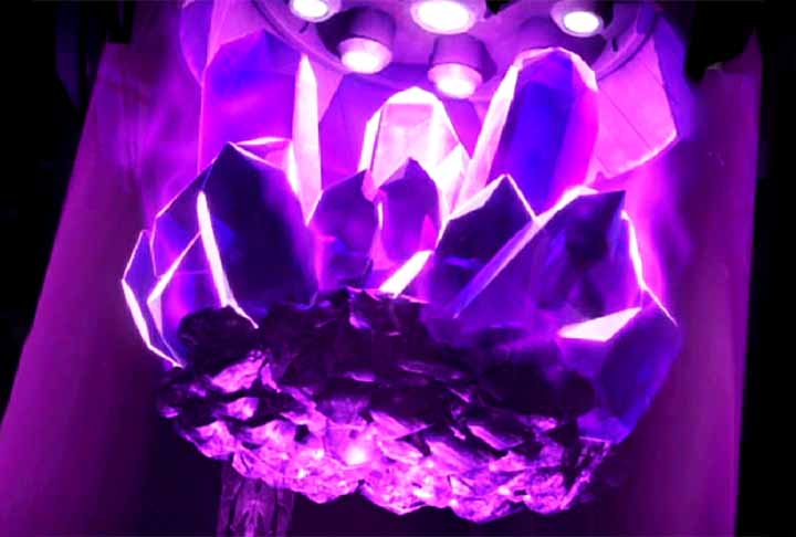 Energon (Transformers) – Uma substância fictícia essencial para a vida dos Transformers. É uma fonte de energia vital para essas criaturas robóticas.