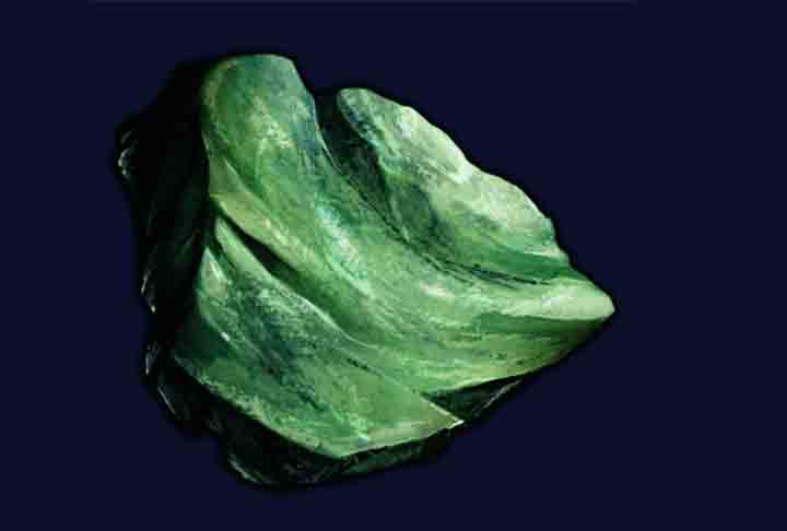 Orichalcum (Mitologia e Ficção) – Um metal lendário, mencionado na história de Atlântida por Platão. Na ficção moderna, ele é frequentemente retratado como um material mágico ou altamente tecnológico.