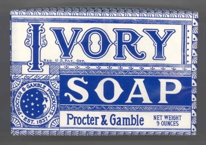 No século XIX, empresas como Procter & Gamble nos Estados Unidos começaram a fabricar sabonetes em larga escala, como o famoso Ivory Soap. Essa linha era de sabonetes brancos e levemente perfumados que se tornaram famosos por sua alegação de pureza e por flutuar na água. 