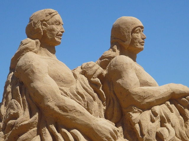 A primeira menção ao sabonete aparece em inscrições sumérias datadas de cerca de 2800 a.C. Os sumérios misturavam água, óleos vegetais e cinzas para criar uma substância usada na limpeza