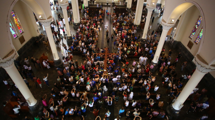 FORTALEZA-CE, BRASIL, 22.03.2025: Caminhada Penitencial. Sai da Igreja da Saúde até a Catedral.  (foto: Fabio Lima/ OPOVO)
