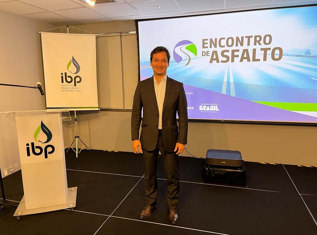 “O Brasil tem essa particularidade de ser um país rodoviário e, junto com as proporções continentais, tem todo esse escoamento de produção via malha rodoviária e falta de investimento. O que há é uma saturação da malha”, informou a Associação Brasileira das Empresas Distribuidoras de Asfaltos (Abeda), ao Jornal da USP.