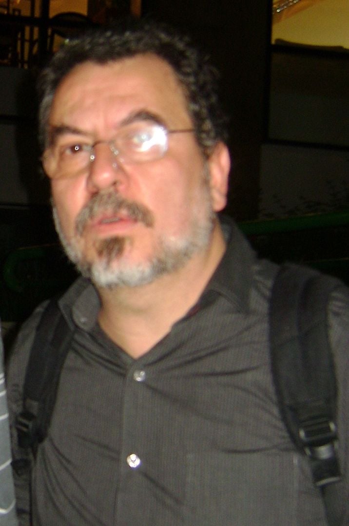 Jorge Furtado - O cineasta gaúcho é ateu e critica o fanatismo: A maioria das pessoas que conheço - e a maioria das que amo - acredita em Deus. Tudo bem, desde que não queiram impor sua fé. 