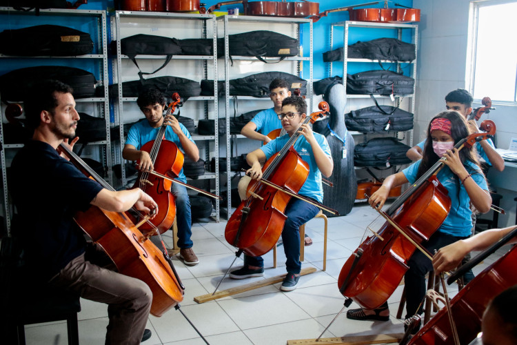 FORTALEZA, CEARÁ, BRASIL, 24-03-2025: A história do Instituto de Música do Jacques Klein com a metodologia Suzuki é aplicada no ensino musical de crianças e adolescente no bairro Passaré. (Foto: Samuel Setubal/ O Povo)