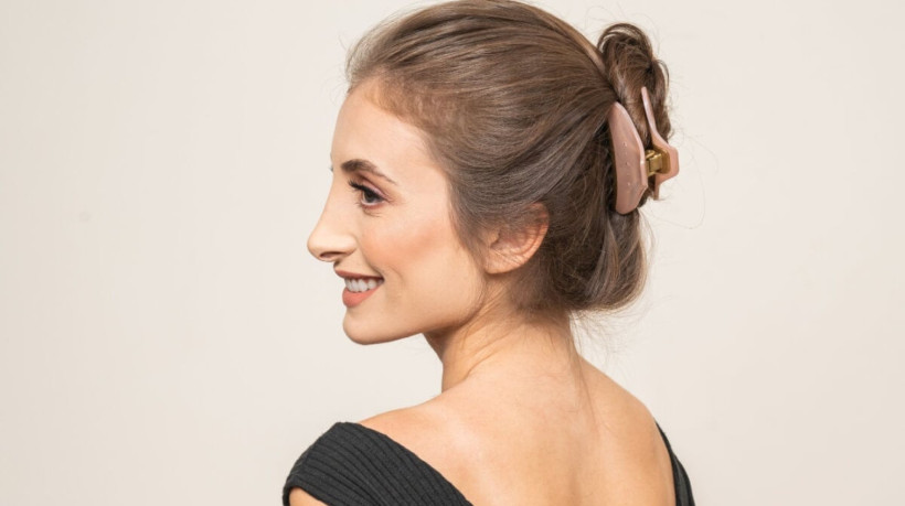 As piranhas de cabelo voltaram à moda com novos formatos e estilos (Imagem: w10 | Shutterstock) 