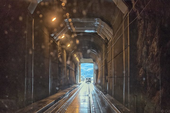 O acesso à cidade é feito principalmente por um túnel ferroviário e rodoviário de 4 km, o Anton Anderson Memorial Tunnel, que é uma das vias mais incomuns do mundo, compartilhada por carros e trens em horários alternados.