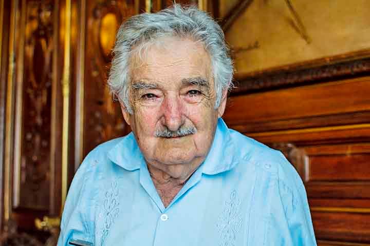Quando o câncer foi descoberto, Mujica submeteu-se a sessões de radioterapia e precisou ser internado porque sofre de uma doença autoimune. Após uma cirurgia, os médicos disseram que o tumor estava sob controle. No entanto, agora foi detectada a metástase.
