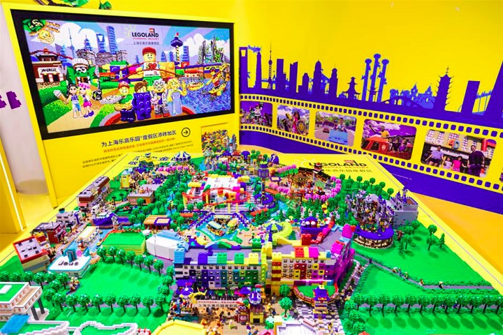 Situado em uma área de 280 mil m², no distrito de Jinshan, o resort contará com um parque temático repleto de atrações para crianças entre 2 e 12 anos.