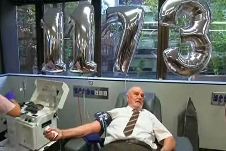 A própria Tracey e dois de seus filhos também receberam a imunoglobulina anti-D. [James] Ficou feliz em ouvir sobre as muitas famílias como a nossa, que existiram por causa de sua gentileza, contou ela. 