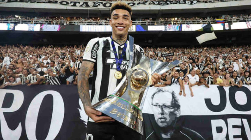 Atacante do Glorioso menciona oferta negada de R$ 185 milhões do Nottingham Forest, da Inglaterra