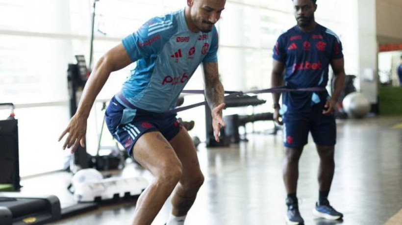 Zagueiro já havia iniciado a transição para o campo, mas sentiu novo incômodo e fica fora contra Internacional e Deportivo Táchira